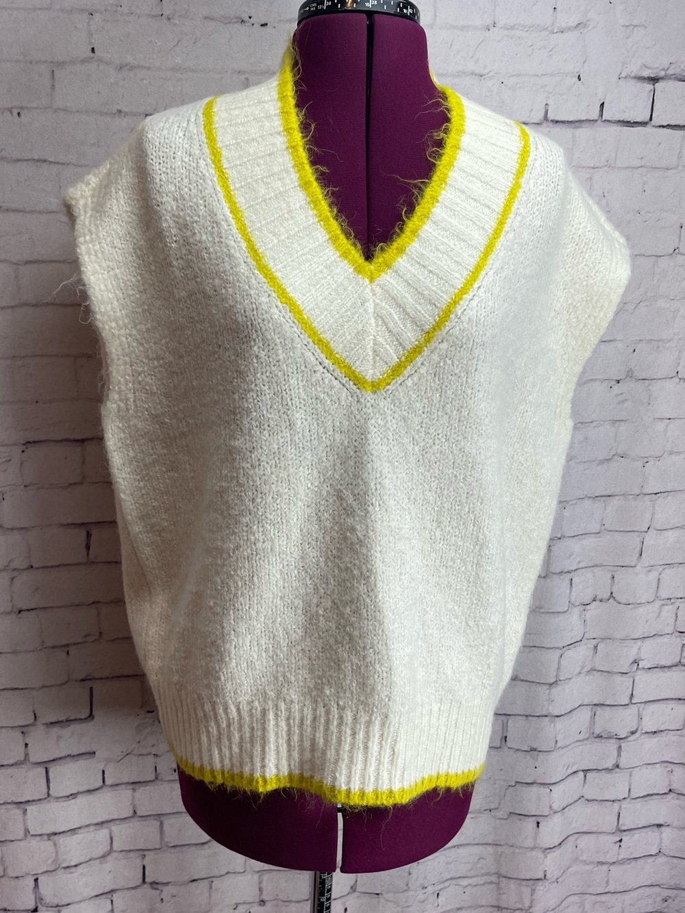 Pistola size medium Kiran Cap Sleeve Sweater cream and chartreuse
